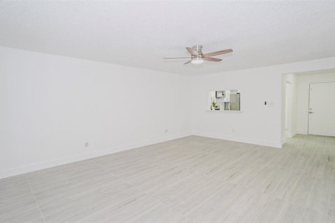 Condo in Orlando, Florida, 2 bedrooms № 2110271 - photo 10