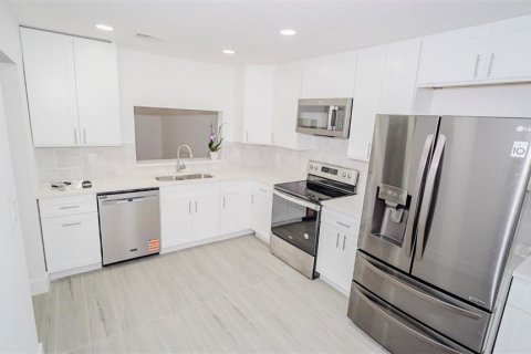 Condo in Orlando, Florida, 2 bedrooms № 2110271 - photo 4