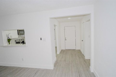 Condo in Orlando, Florida, 2 bedrooms № 2110271 - photo 9