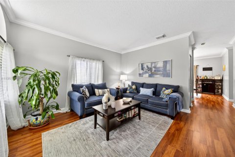 House in Miami, Florida 4 bedrooms № 2023208 - photo 9