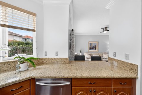 House in Miami, Florida 4 bedrooms № 2023208 - photo 14