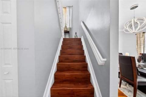 House in Miami, Florida 4 bedrooms № 2023208 - photo 22