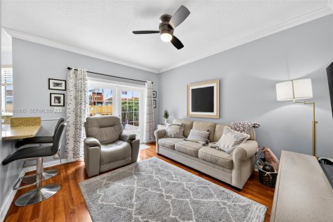 House in Miami, Florida 4 bedrooms № 2023208 - photo 19