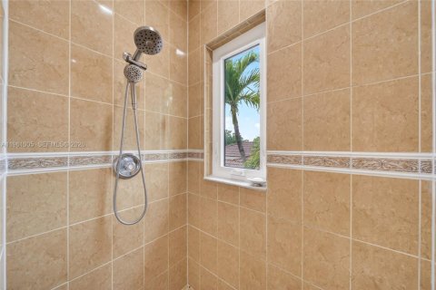 House in Miami, Florida 4 bedrooms № 2023208 - photo 30