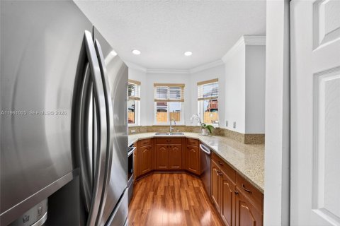 House in Miami, Florida 4 bedrooms № 2023208 - photo 13