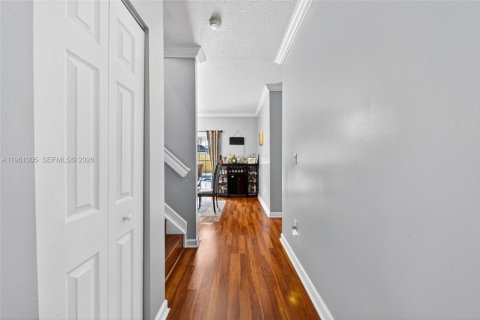 House in Miami, Florida 4 bedrooms № 2023208 - photo 10