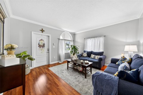 House in Miami, Florida 4 bedrooms № 2023208 - photo 5