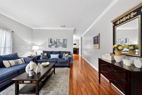 House in Miami, Florida 4 bedrooms № 2023208 - photo 8