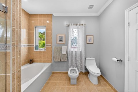 House in Miami, Florida 4 bedrooms № 2023208 - photo 29