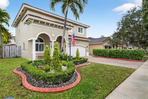 House in Miami, Florida 4 bedrooms № 2023208 - photo 3