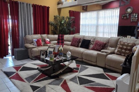 Townhouse in Tamarac, Florida 3 bedrooms, 162.49 sq.m. № 2083289 - photo 6