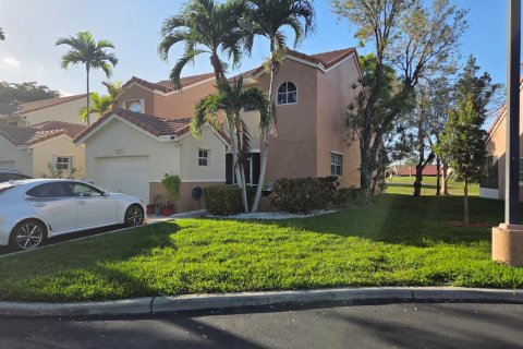 Townhouse in Tamarac, Florida 3 bedrooms, 162.49 sq.m. № 2083289 - photo 2