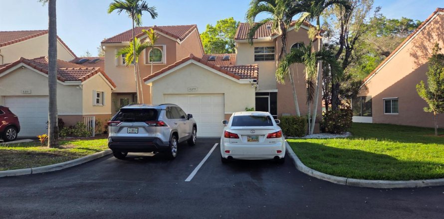 Townhouse in Tamarac, Florida 3 bedrooms, 162.49 sq.m. № 2083289