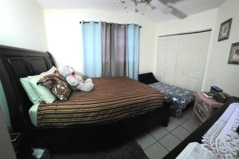Townhouse in Tamarac, Florida 3 bedrooms, 162.49 sq.m. № 2083289 - photo 8