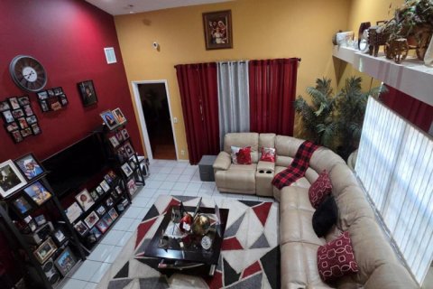 Townhouse in Tamarac, Florida 3 bedrooms, 162.49 sq.m. № 2083289 - photo 7
