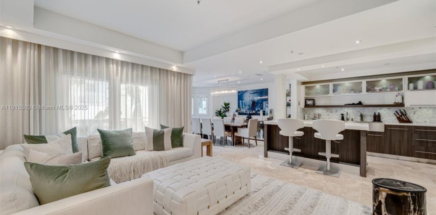Touwnhouse à Miami Beach, Floride 3 chambres, 245.26 m2 № 1973785