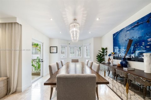 Touwnhouse à vendre à Miami Beach, Floride: 3 chambres, 245.26 m2 № 1973785 - photo 5
