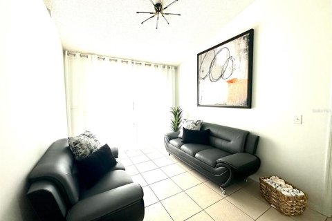 House in Davenport, Florida 3 bedrooms, 123.37 sq.m. № 2218156 - photo 10