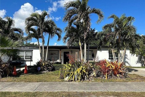 Villa ou maison à vendre à Miami, Floride: 5 chambres, 205.31 m2 № 2004686 - photo 3