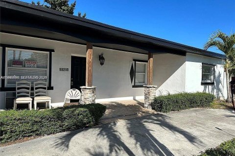 Villa ou maison à vendre à Miami, Floride: 5 chambres, 205.31 m2 № 2004686 - photo 2