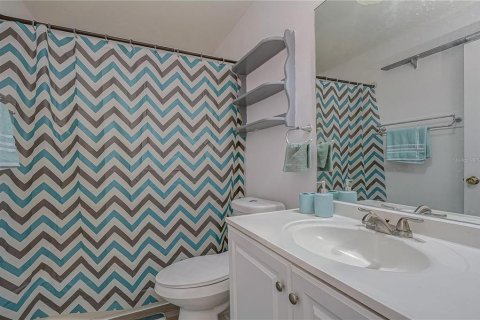 House in Zephyrhills, Florida 4 bedrooms, 130.43 sq.m. № 2198830 - photo 6
