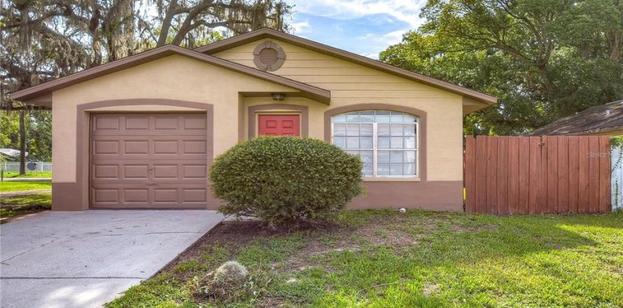 House in Zephyrhills, Florida 4 bedrooms, 130.43 sq.m. № 2198830