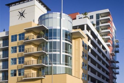 Immobilier commercial à louer à Tampa, Floride: 68.84 m2 № 1842164 - photo 1