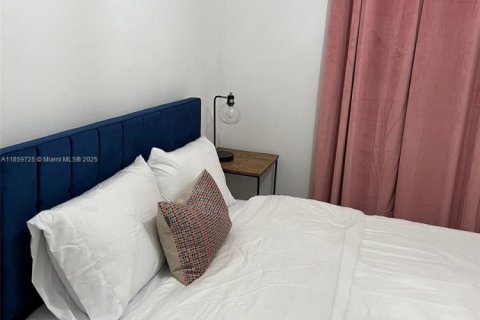 House in Miami, Florida 2 bedrooms, 181.72 sq.m. № 1978038 - photo 8