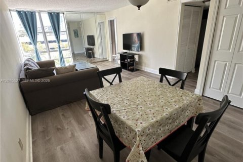 Copropriété à louer à Sunny Isles Beach, Floride: 1 chambre, 67.35 m2 № 2360151 - photo 2