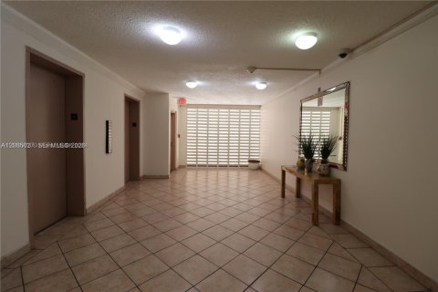 Copropriété à louer à Sunny Isles Beach, Floride: 1 chambre, 67.35 m2 № 2360151 - photo 14