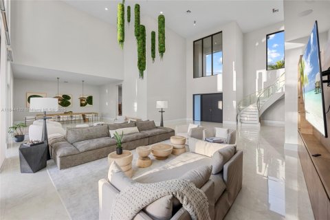 House in Weston, Florida 7 bedrooms, 837.89 sq.m. № 1839211 - photo 10