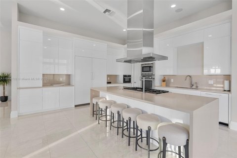House in Weston, Florida 7 bedrooms, 837.89 sq.m. № 1839211 - photo 15