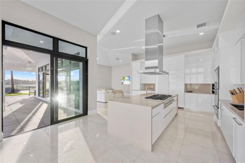 House in Weston, Florida 7 bedrooms, 837.89 sq.m. № 1839211 - photo 12