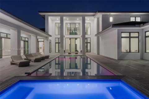House in Weston, Florida 7 bedrooms, 837.89 sq.m. № 1839211 - photo 5