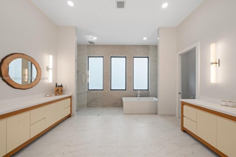 House in Weston, Florida 7 bedrooms, 837.89 sq.m. № 1839211 - photo 2