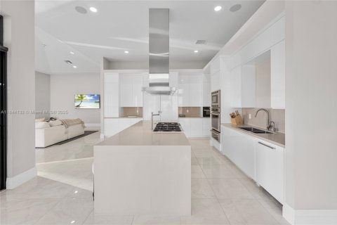 House in Weston, Florida 7 bedrooms, 837.89 sq.m. № 1839211 - photo 16