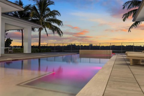 House in Weston, Florida 7 bedrooms, 837.89 sq.m. № 1839211 - photo 3