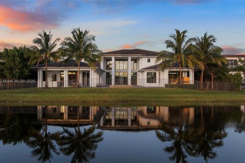 House in Weston, Florida 7 bedrooms, 837.89 sq.m. № 1839211 - photo 1
