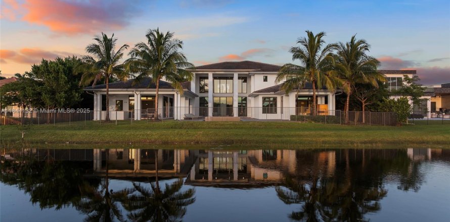 House in Weston, Florida 7 bedrooms, 837.89 sq.m. № 1839211