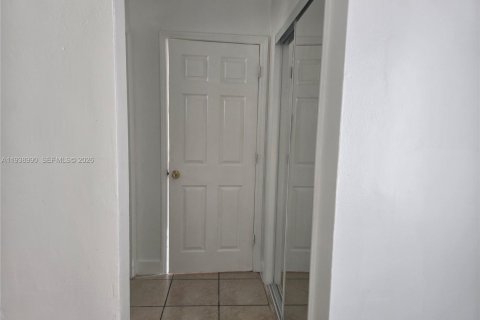 Villa ou maison à louer à Hallandale Beach, Floride: 1 chambre, 50.17 m2 № 1998136 - photo 3