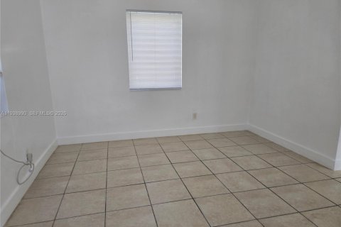 Villa ou maison à louer à Hallandale Beach, Floride: 1 chambre, 50.17 m2 № 1998136 - photo 2