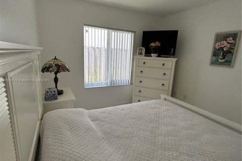 Commercial property in Miami, Florida 1 bedroom, 166.3 sq.m. № 1975703 - photo 8