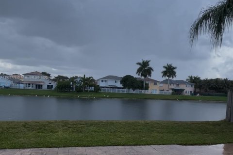 Commercial property in Miami, Florida 1 bedroom, 166.3 sq.m. № 1975703 - photo 13