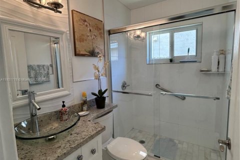 Commercial property in Miami, Florida 1 bedroom, 166.3 sq.m. № 1975703 - photo 4