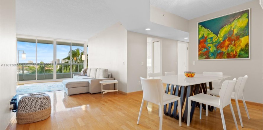 Кондоминиум с 2 спальнями в Авентура, Флорида № 2014694