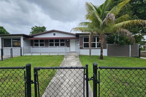 House in North Miami, Florida 5 bedrooms, 207.92 sq.m. № 2401365