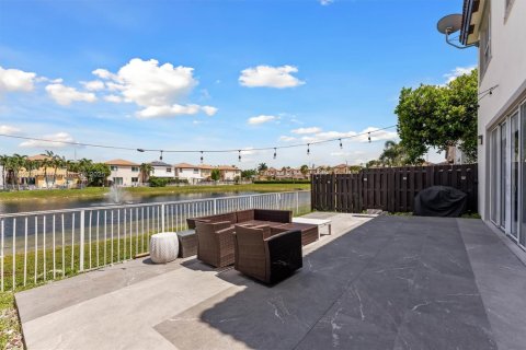 Купить виллу или дом в Дорал, Флорида 5 спален, 218.78м2, № 1891020 - фото 16