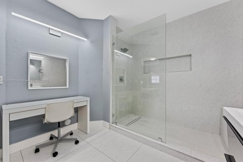 Купить виллу или дом в Дорал, Флорида 5 спален, 218.78м2, № 1891020 - фото 28