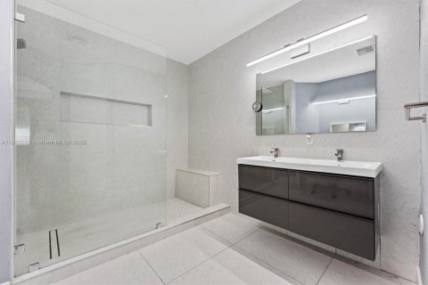 Купить виллу или дом в Дорал, Флорида 5 спален, 218.78м2, № 1891020 - фото 27