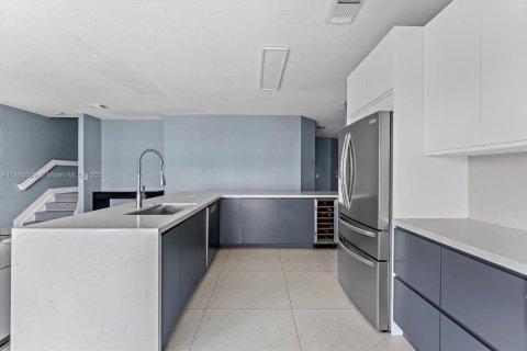 Купить виллу или дом в Дорал, Флорида 5 спален, 218.78м2, № 1891020 - фото 10